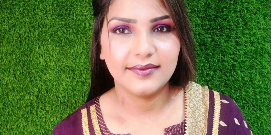 mahi glam looks