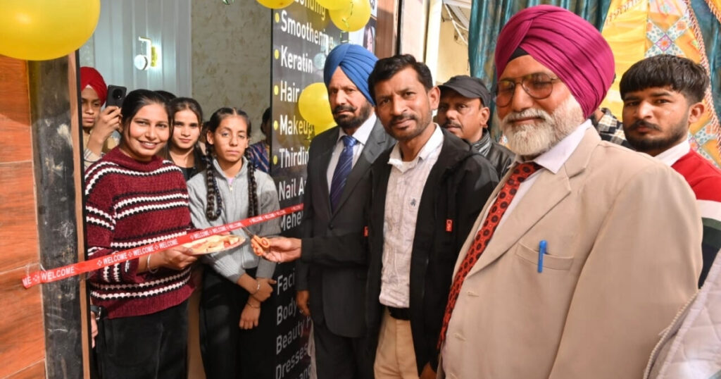 Chairman Gurdeep Singh Dhaliwal inaugurating Bhullar Unisex Salon and Academy, Mallan Wala Khas, Firozepur, Punjab | Sowa International Salon Owners Welfare Association Registered by Govt of India